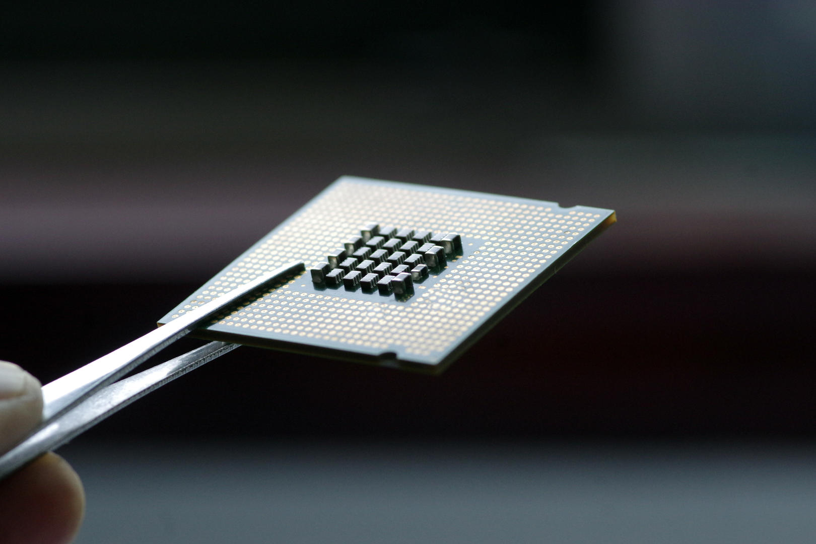 芯片人才暗戰(zhàn)：畢業(yè)能拿三四十萬，獵頭開始挖應(yīng)屆生，跳槽漲薪50%