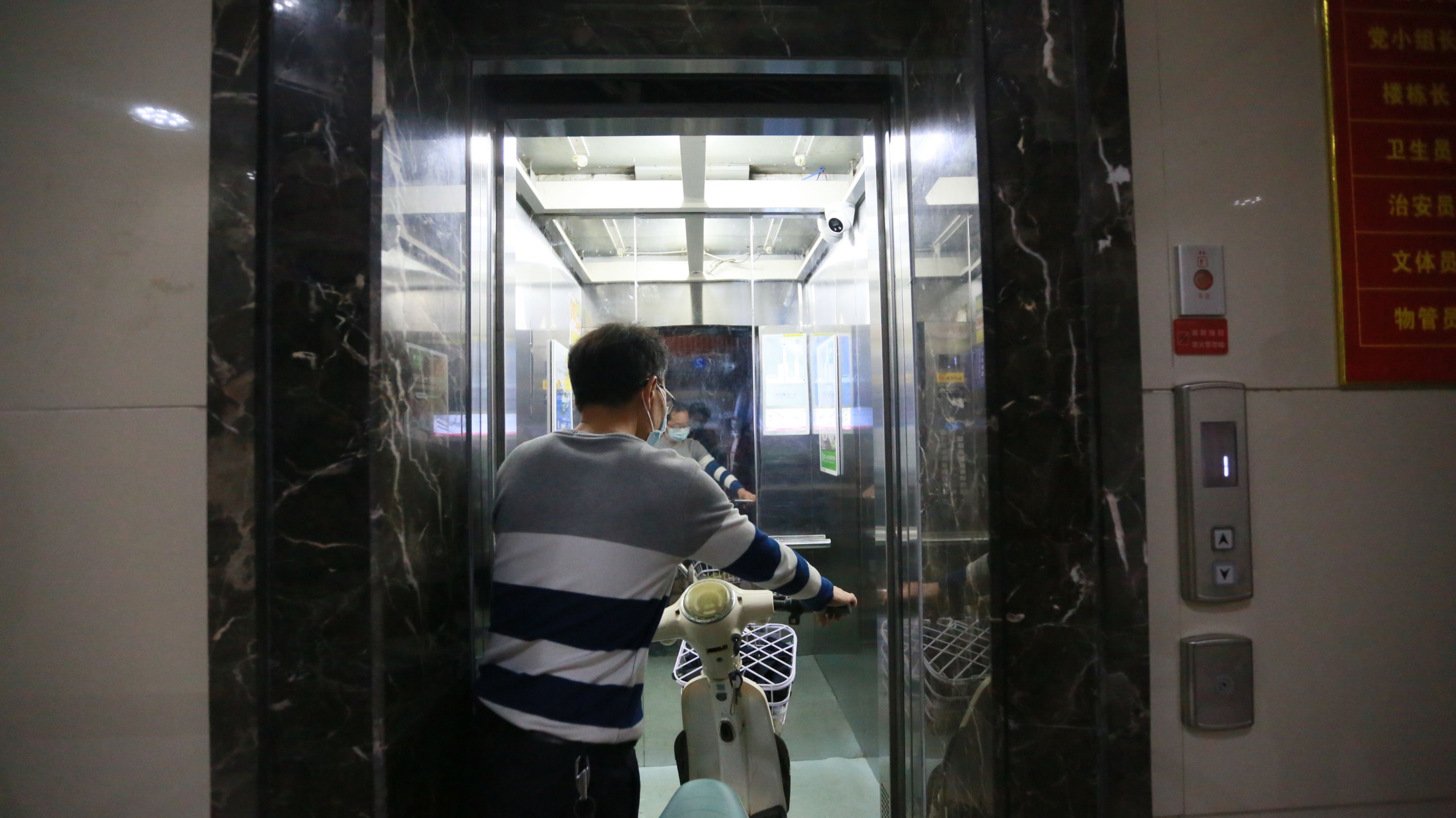 “看見”電動車就“報警”，武漢又一小區電梯配備智能“天眼”