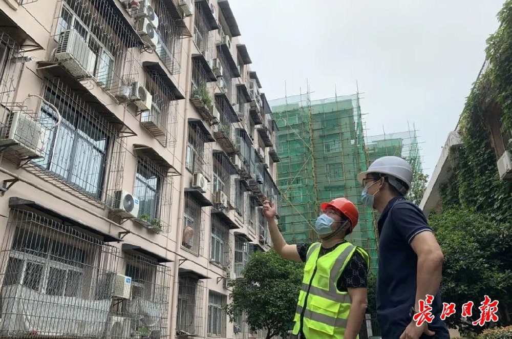 早安武漢｜羨慕！連抽油煙機(jī)都幫洗了……武漢這個(gè)區(qū)54個(gè)老舊小區(qū)進(jìn)場(chǎng)改造