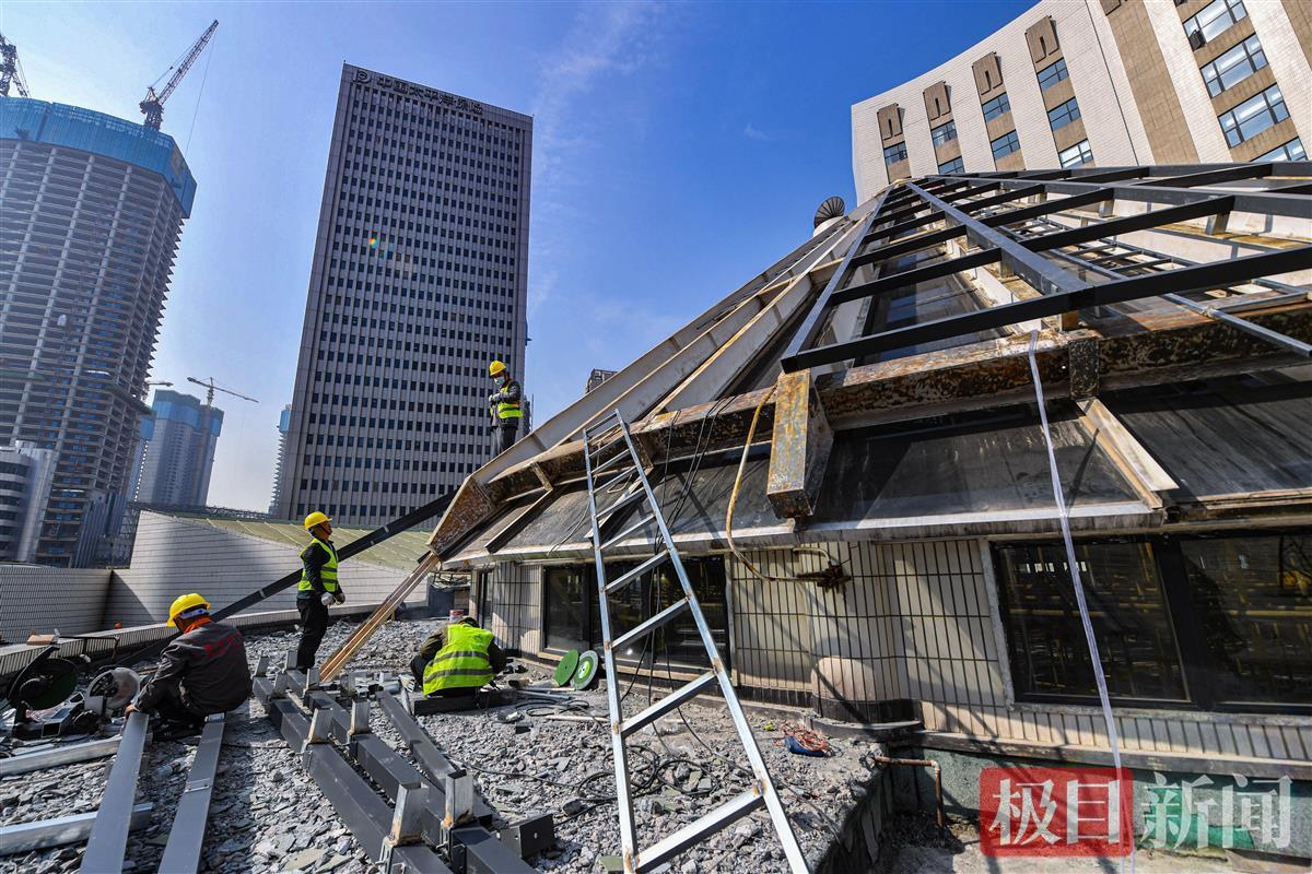 24米高空作業(yè)忙，武漢圖書館錐形玻璃頂即將煥新